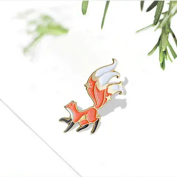 Maz Lapsa Emaljas Pin Pasūtījuma Mini Dzīvnieku Piespraudes par Kreklu Atloks Mugursoma Cartoon Big Astes Fox Žetons Rotaslietas Dāvanu Draugiem